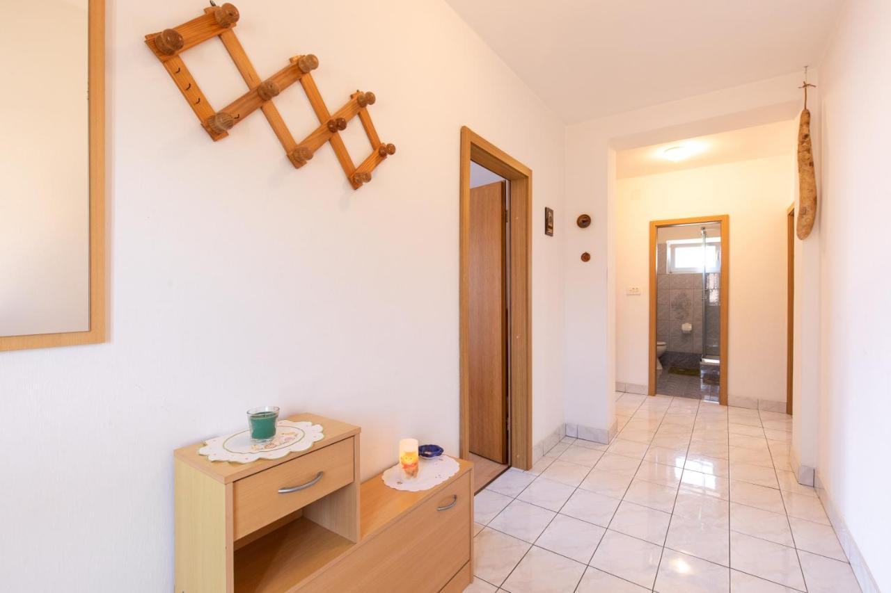 2-Bedroom Krk Apartment - Near Krk Beaches & Town! Krk Town Exterior photo