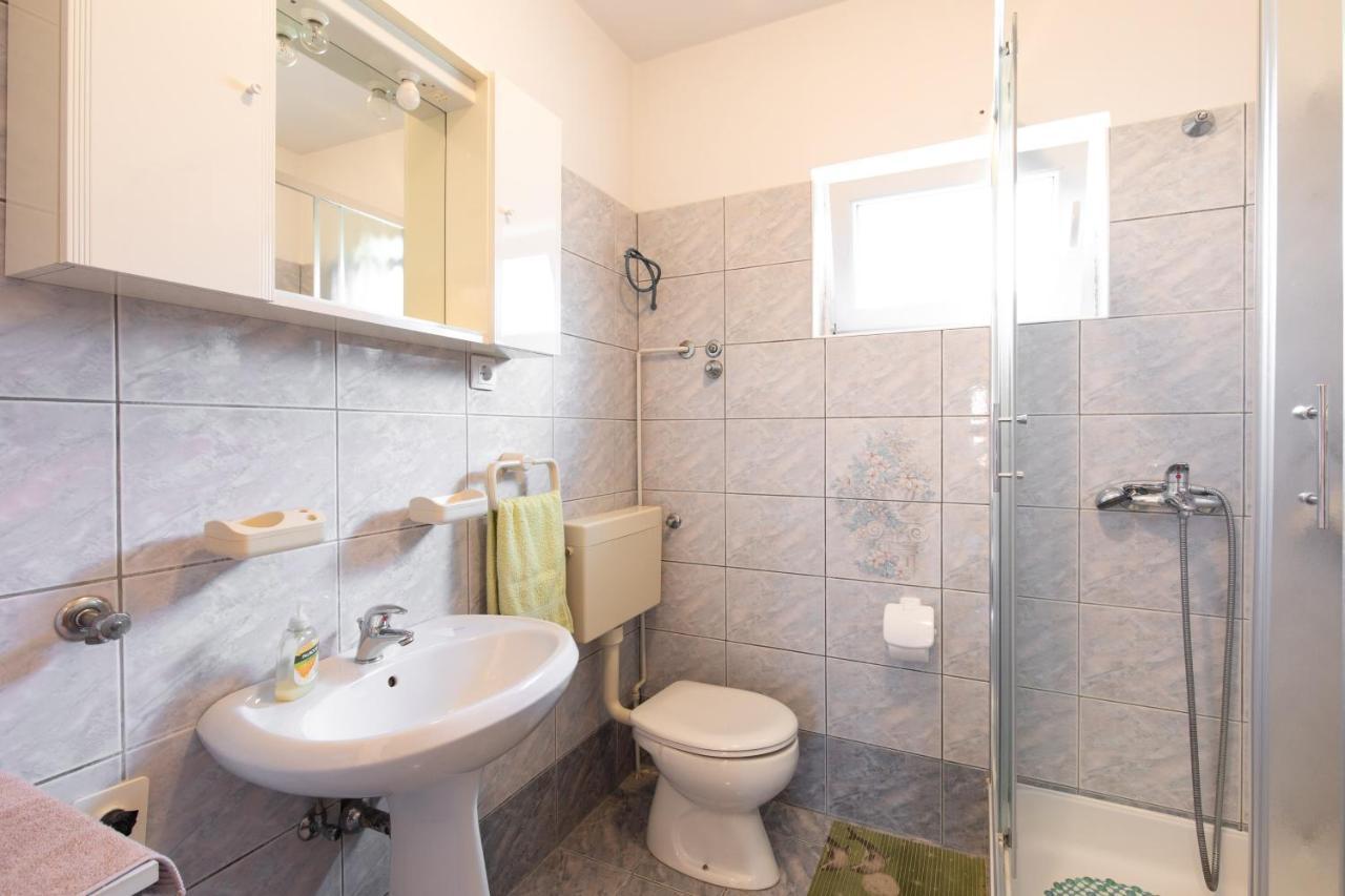 2-Bedroom Krk Apartment - Near Krk Beaches & Town! Krk Town Exterior photo
